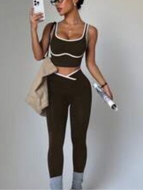 Women’s Two-Piece Crop Tank & High-Waist Leggings Set - Dark Brown